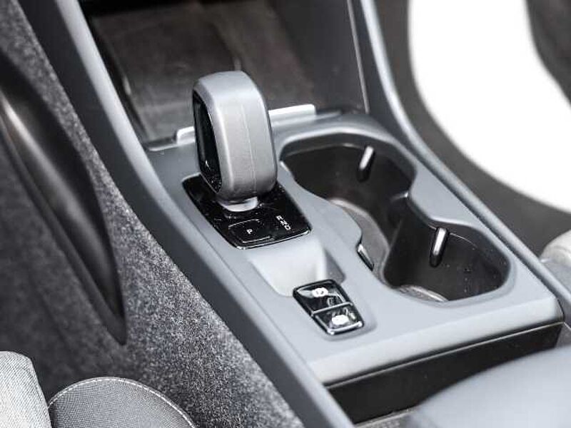 Volvo XC40 Core Recharge Plug-In Hybrid 2WD T5 Twin Engine EU6d StandHZG digitales Cockpit