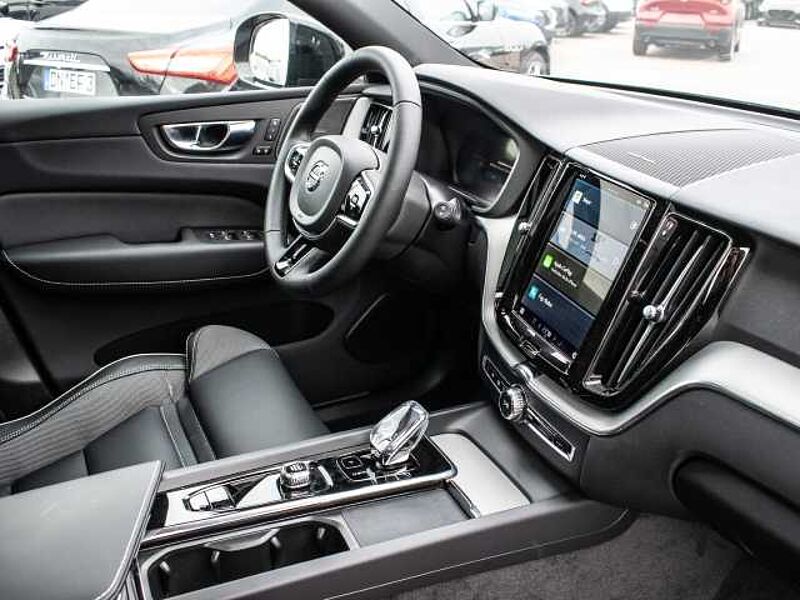 Volvo XC60 Plus Dark Recharge Plug-In Hybrid AWD T8 Twin Engine EU6e Allrad StandHZG digita