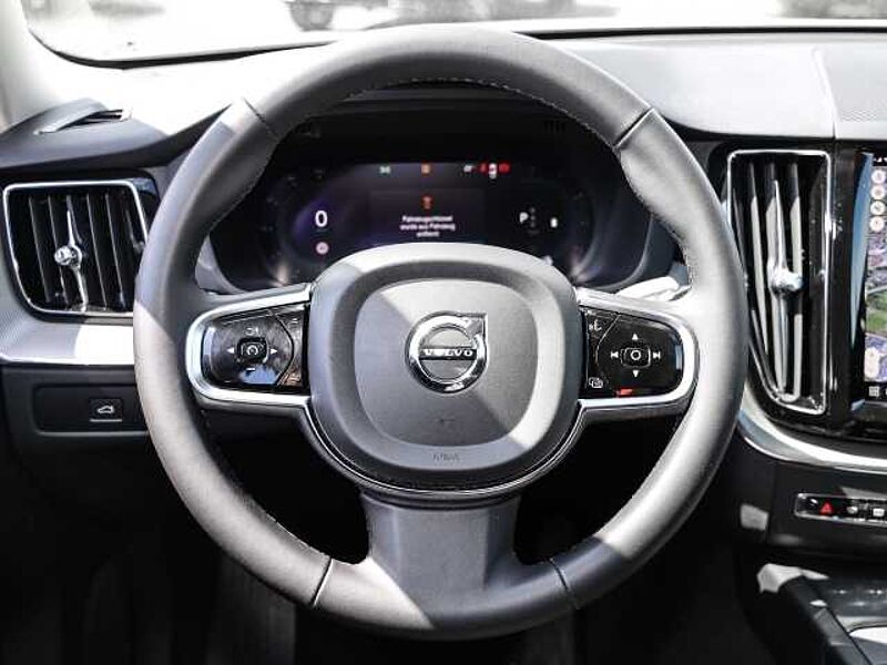 Volvo XC60 Plus Dark 2WD B4 Diesel EU6d digitales Cockpit Memory Sitze Soundsystem HarmanKa