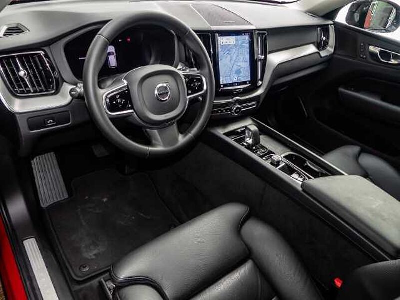 Volvo XC60 Plus Dark 2WD B4 Benzin EU6d StandHZG digitales Cockpit Memory Sitze Soundsystem